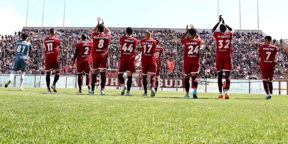 Calcicomercato Reggina: duas renovações, outras novidades a caminho. Aqui está a lista dos convocados para o campo de treinamento no Piemonte