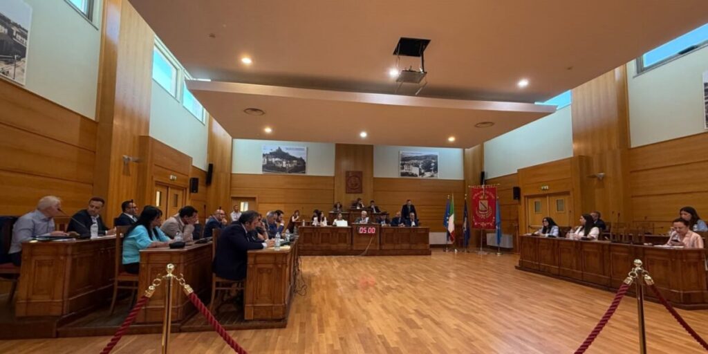 Câmara Municipal em caos em Lamezia, validação de Vescio adiada