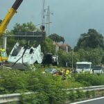 Caminhão bate no guardrail em Messina-Catania, entroncamento Fiumefreddo fechado e severas lentidão