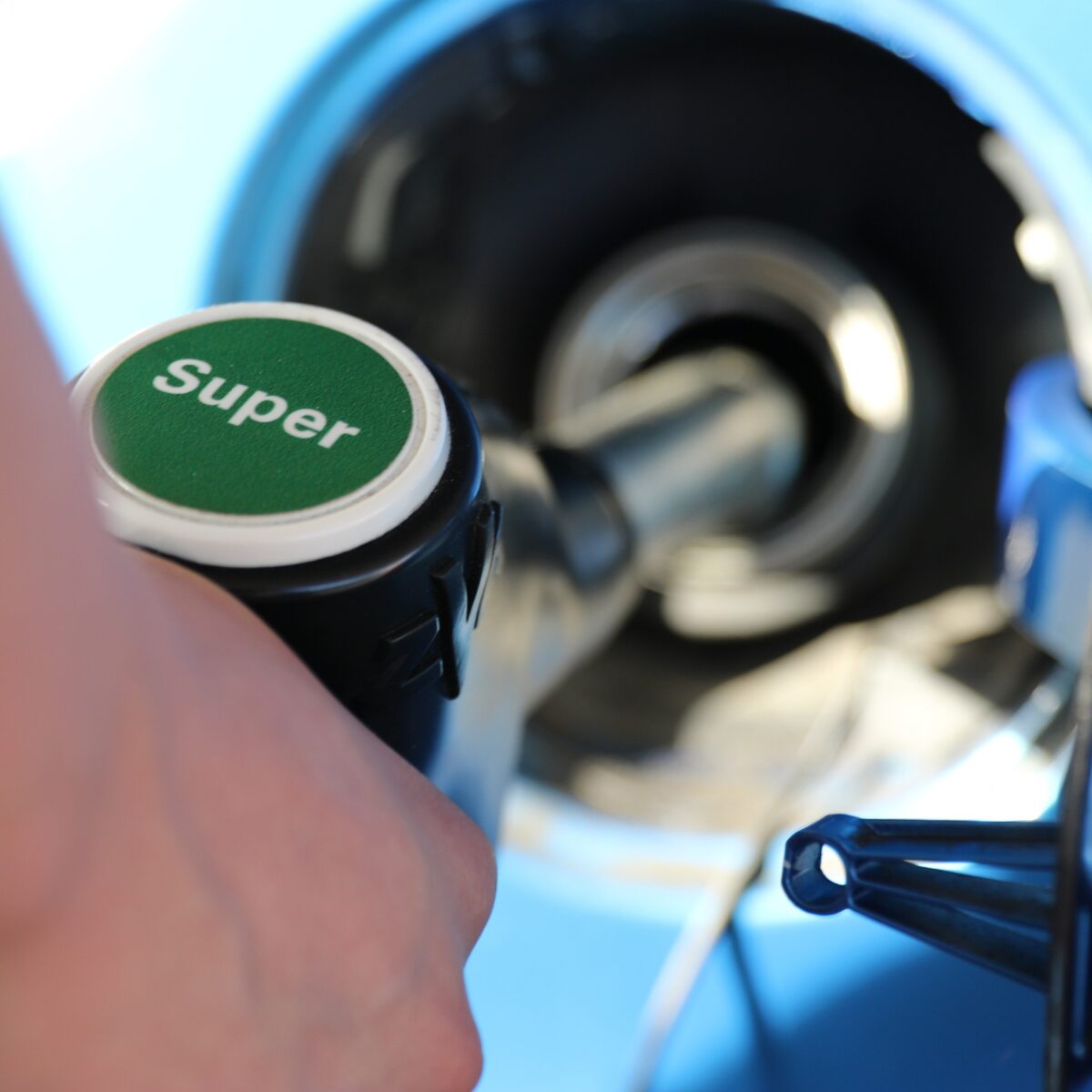 Combustíveis, golpe de verão: preços continuam a subir, gasolina a 1.949 euros e gasóleo perto de 2,20 na autoestrada
