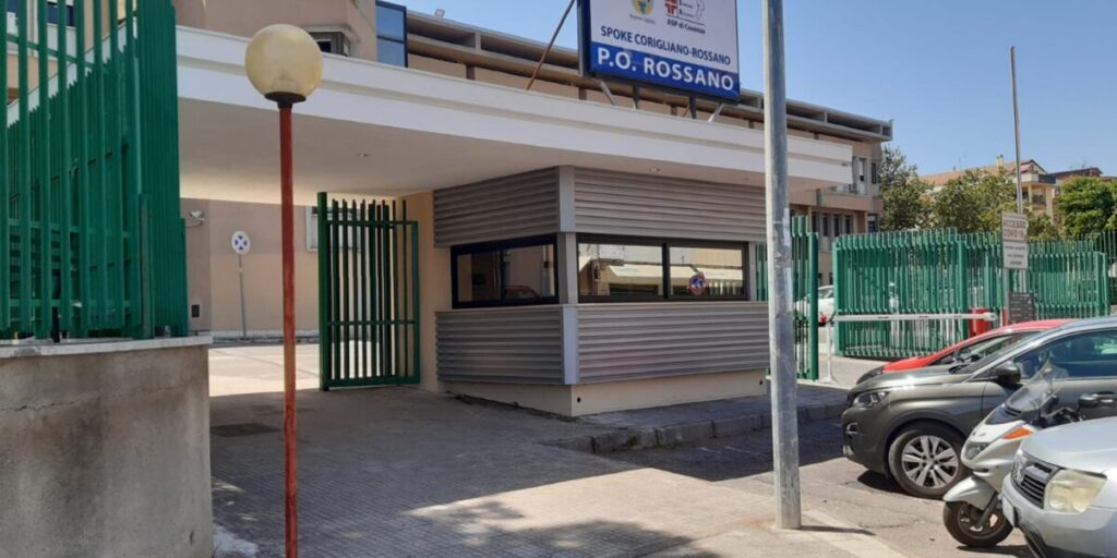 Corigliano Rossano, uma menina de dois anos cai de uma janela: a queda foi amortecida por um carro