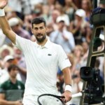 Djokovic domina Tsitsipas e voa para a terceira rodada de Wimbledon