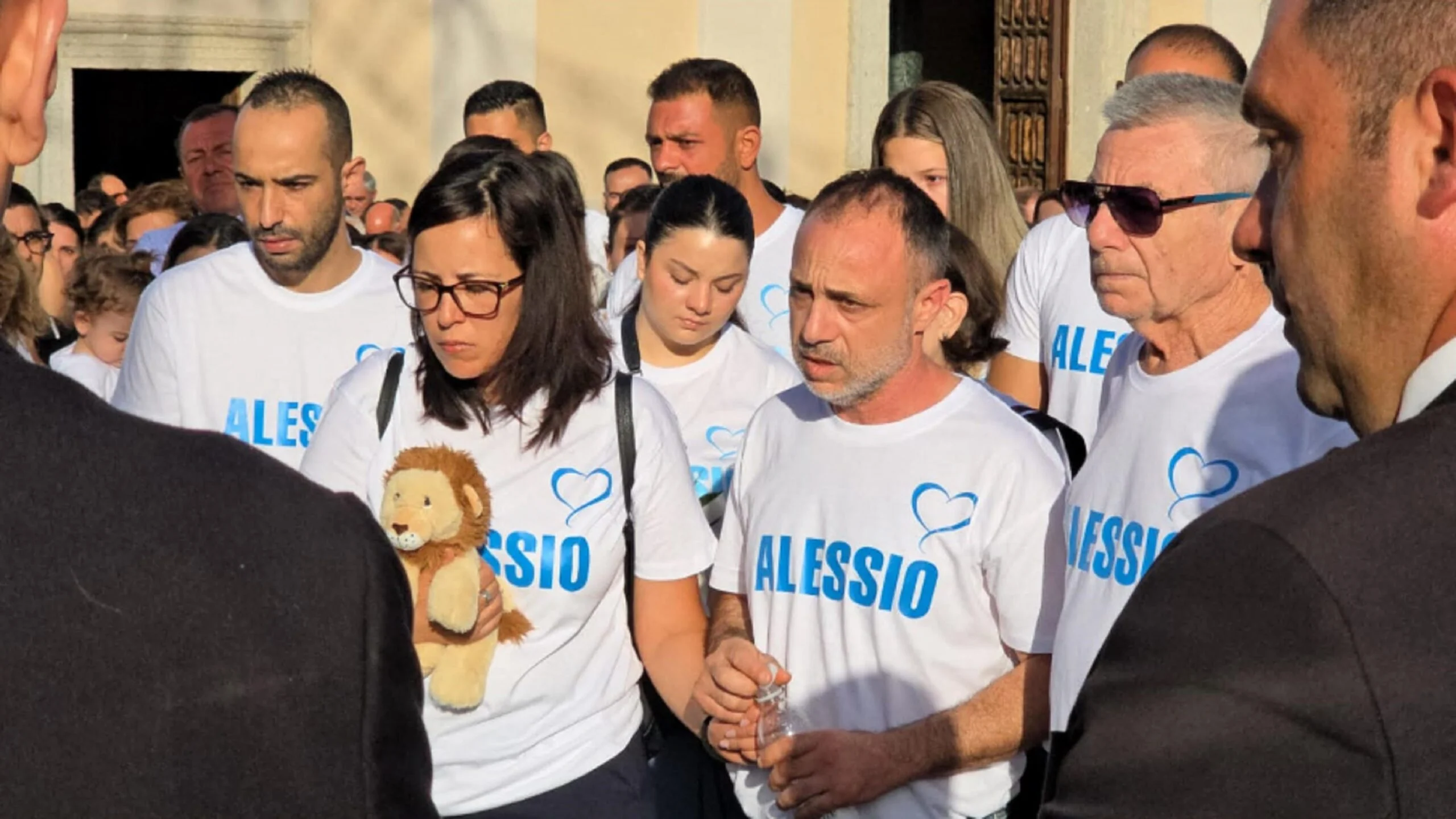 Um momento do funeral em Zungri (Vibo Valentia) de Alessio Pio, a criança de 18 meses que morreu nos últimos dias no hospital Catanzaro após internação por uma infecção talvez contraída em uma creche em Tropea