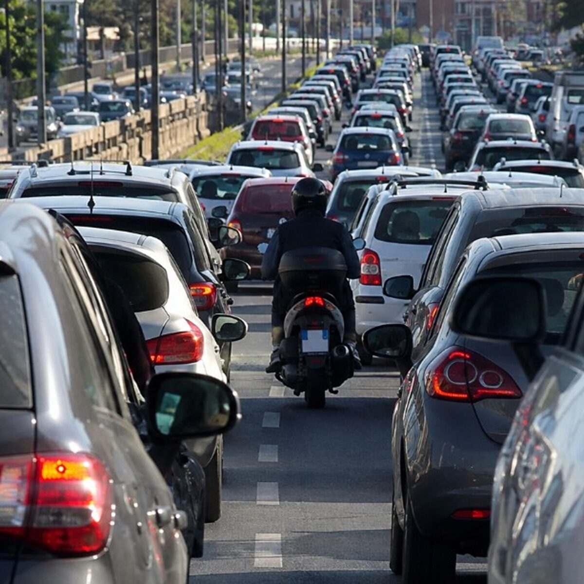 Proposta de lei apresentada no Conselho Regional para a isenção do imposto automóvel sobre automóveis híbridos novos na Calábria.
