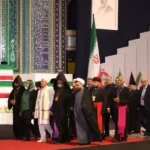 Irã, corpo de Ali Khamenei na Grande Mesquita para o funeral: o chefe do Pasdaran também está lá
