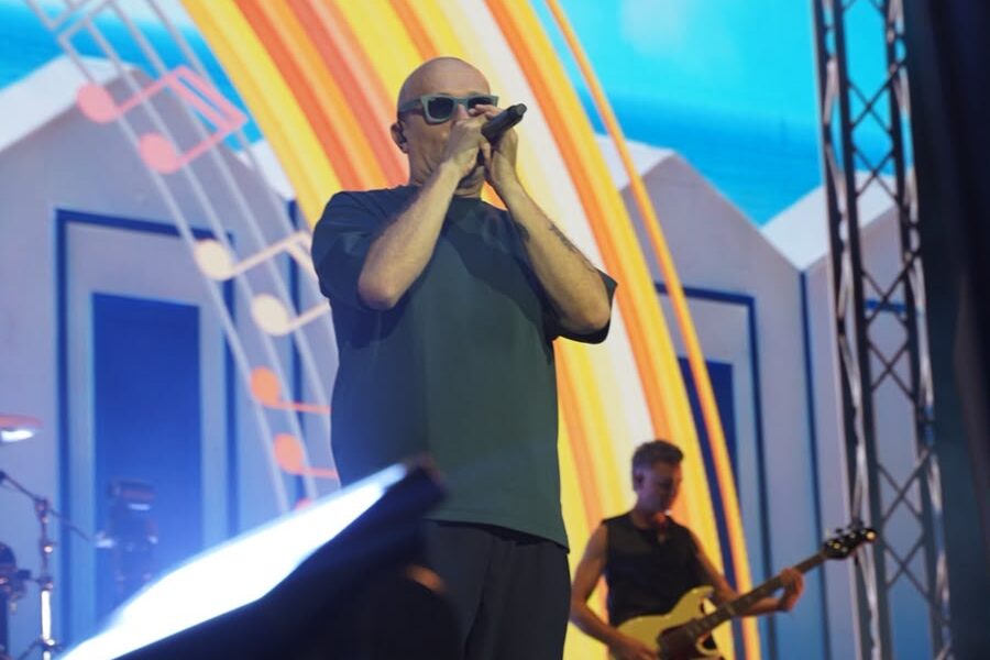 Max Pezzali ilumina Messina: 40.000 em Franco Scoglio para um karaokê geracional FOTO