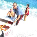 Medo em Capo d'Orlando, turista corre o risco de se afogar devido ao mar agitado: salvo por um policial