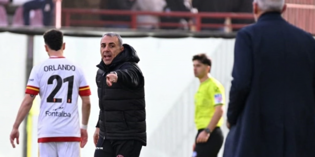 Messina-Torrisi, anúncio oficial aguardado. A pista social com os corações amarelos e vermelhos