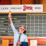 Michele Mari vai além da polêmica e ganha Prêmio Strega 2026