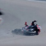 MotoGP, Marco Bezzecchi cai e quebra a clavícula: vai precisar de cirurgia
