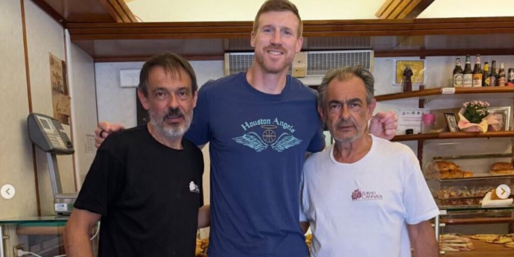 O campeão de basquete Matt Bonner retorna a Messina de férias: “Que bom estar aqui depois de 22 anos”