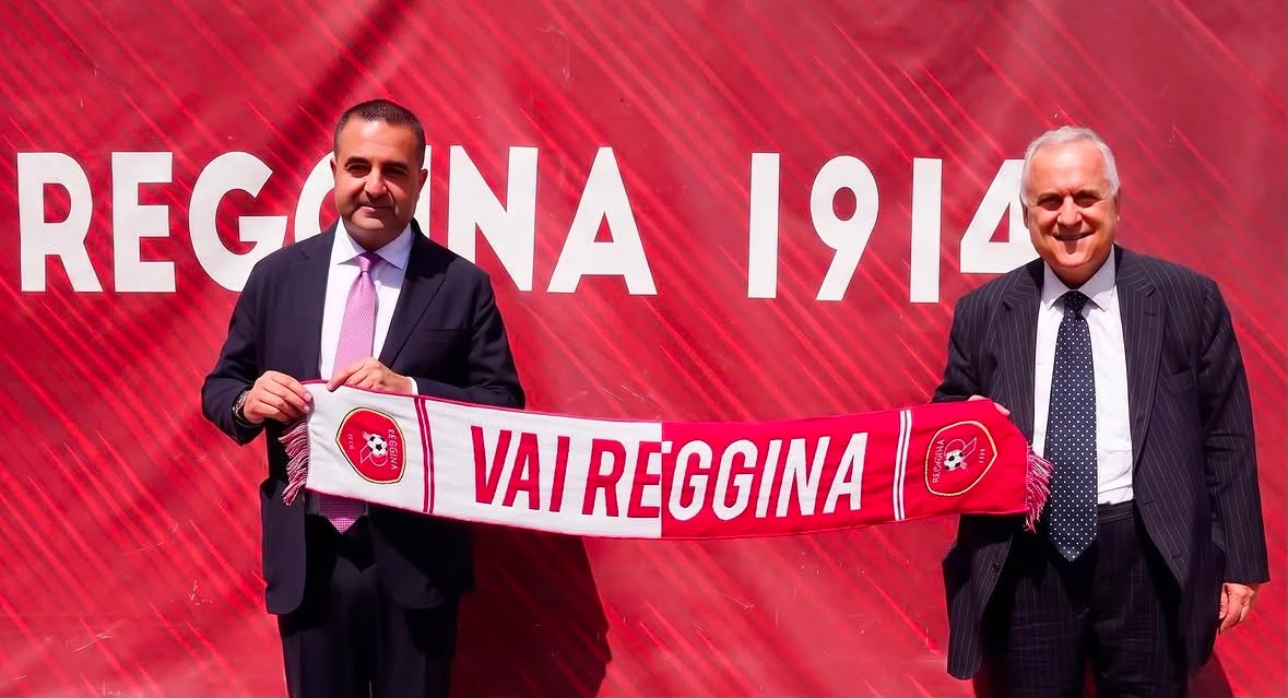 Cannizzaro e Lotito exibem o lenço Reggina