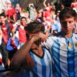 Torcedor argentino de 24 anos morre decapitado por uma bomba de papel no final da final da Copa do Mundo