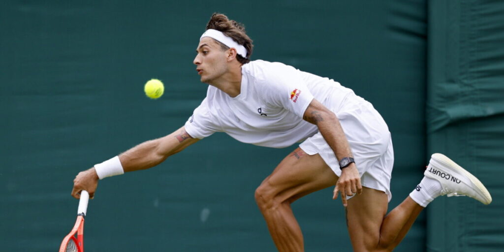 Wimbledon, Cobolli também avança. Venceu Duckworth por 3 a 1, agora o russo Khachanov. Jasmine Paolini também avança