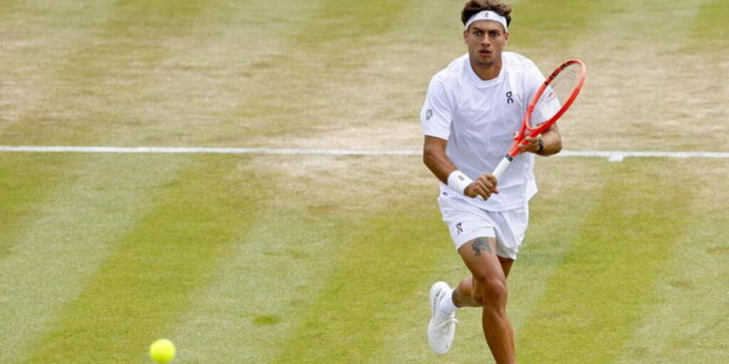 Wimbledon, Cobolli vence Khachanov em cinco sets e vence as oitavas de final.