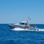 Guarda Costeira de Crotone verifica entre Crucoli e Sellia Marina: 7.000 euros em multas e quatro estabelecimentos sancionados no fim de semana