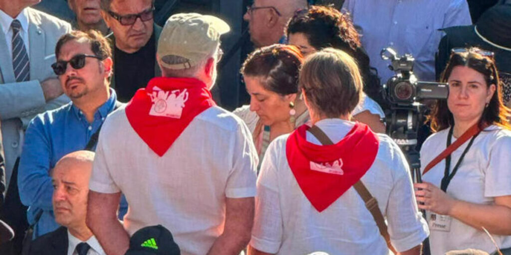 Fidanza (FdI) acusa a CGIL: “Eles viraram as costas enquanto La Russa lia a mensagem de Mattarella”. Meloni: “Gesto sério e vergonhoso”. O sindicato belga: “Fomos nós, protesto antifascista”