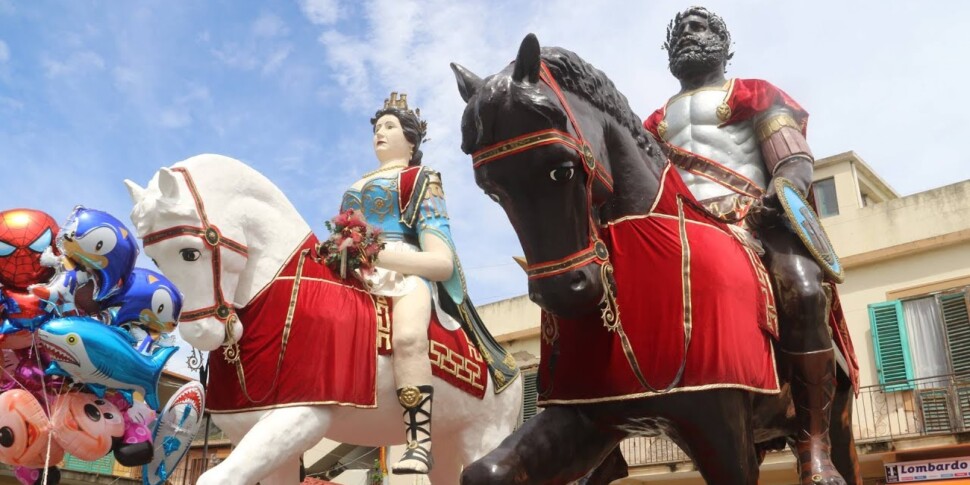 A Caminhada dos Gigantes de forma sóbria em memória das vítimas de Pistunina