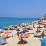 As férias na Calábria estão cada vez mais caras: o relaxamento na praia é parcelado