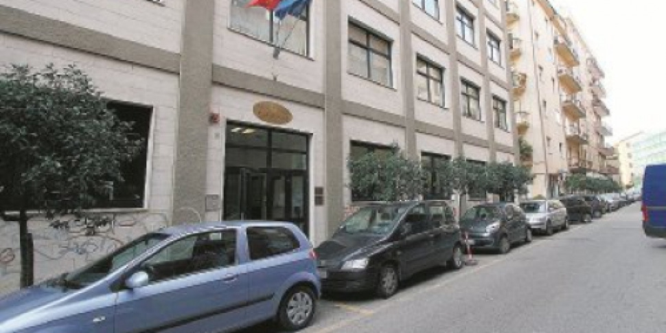 Ele perdeu uma perna, condenado a tratamento ortopédico no hospital de Crotone