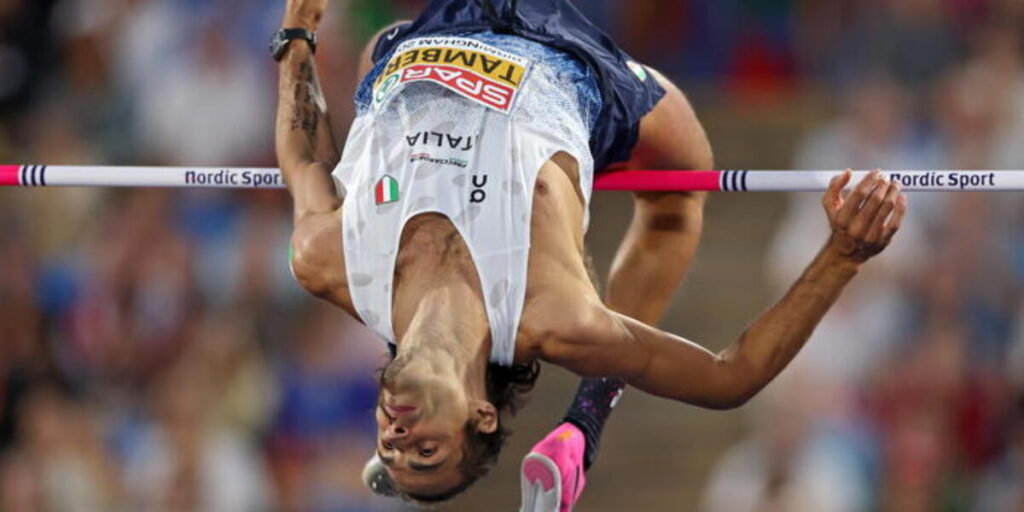 Gimbo Tamberi está de volta! Ouro no salto em altura no Campeonato Europeu de Birmingham. Terceiro Sioli Bronze também para Desalu nos 200 metros