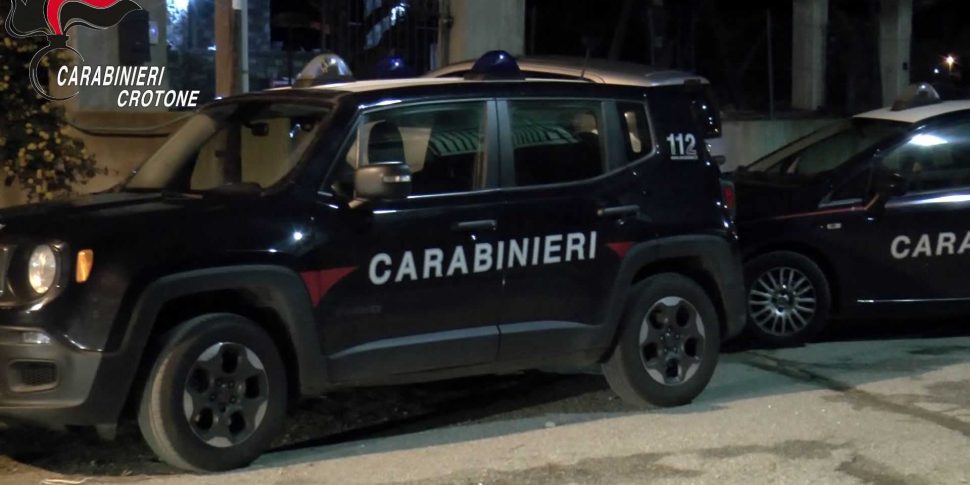 Ilha Capo Rizzuto, violação da proibição de abordagem: alarme eletrônico imediato, prisão policial de 45 anos