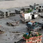 Inundação entre o Tibete e o Nepal: a causa é o colapso de uma geleira. Mais de 800 pessoas ainda não rastreáveis: 3 italianos desaparecidos