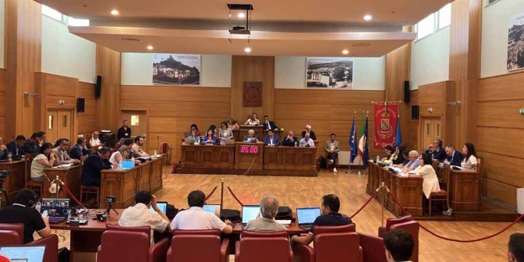 Lamezia, o centro-direita permanece em fibrilação: todos os nós de Vannacci a FdI