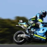 MotoGP, Raul Fernandez triunfa em Silverstone. Martin e Bezzecchi no pódio