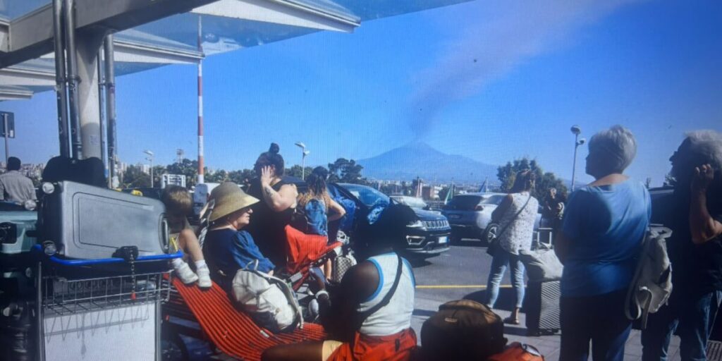 O clássico da direita do Catania no "campo" do aeroporto.
