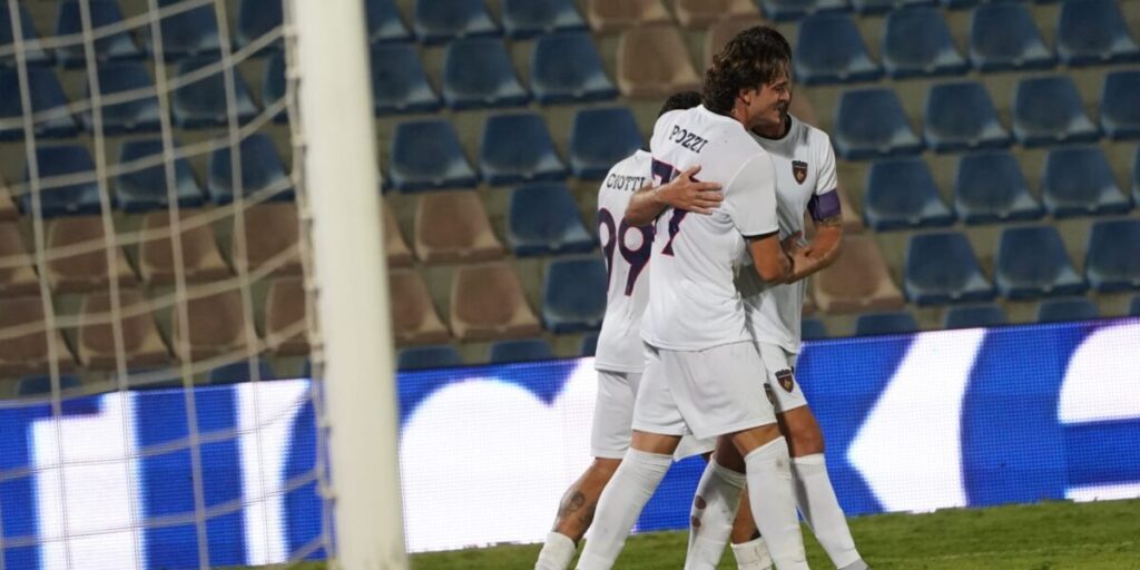 O clássico é do Cosenza: Achour e Pozzi derrotam o Crotone no "Scida". Lobos à frente na Taça de Itália