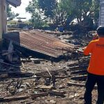 Primeiros socorros na ilha indonésia de Flores após o terremoto: 48 mortos e mais de 5.000 deslocados