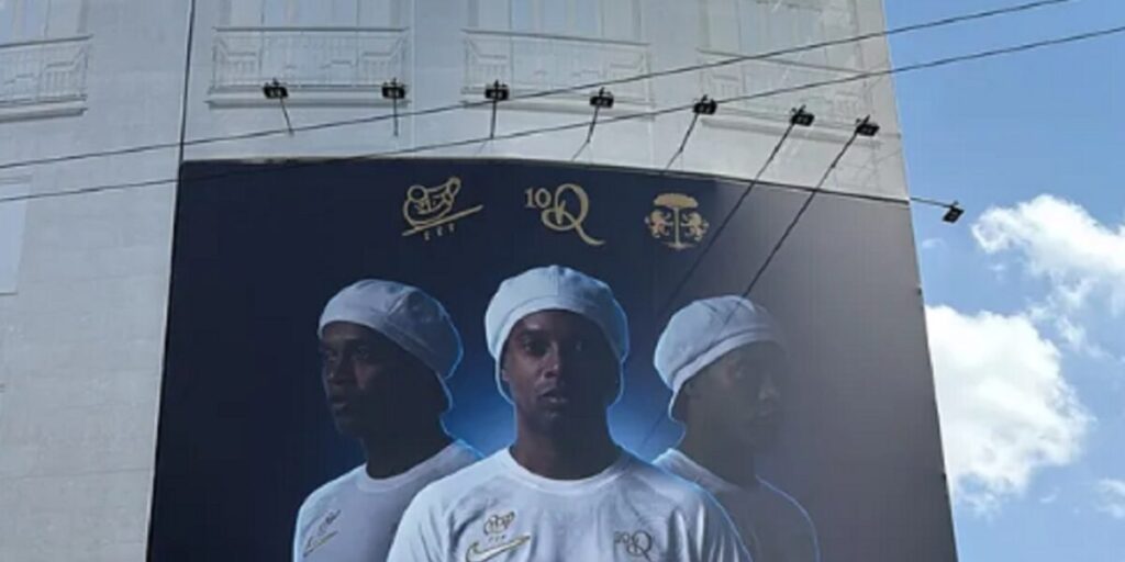 Ronaldinho chega à Itália: Ravenna abraça sua lenda