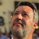 Salvini desafiou no concerto de De André: «Ninguém pode decidir que música posso ouvir»