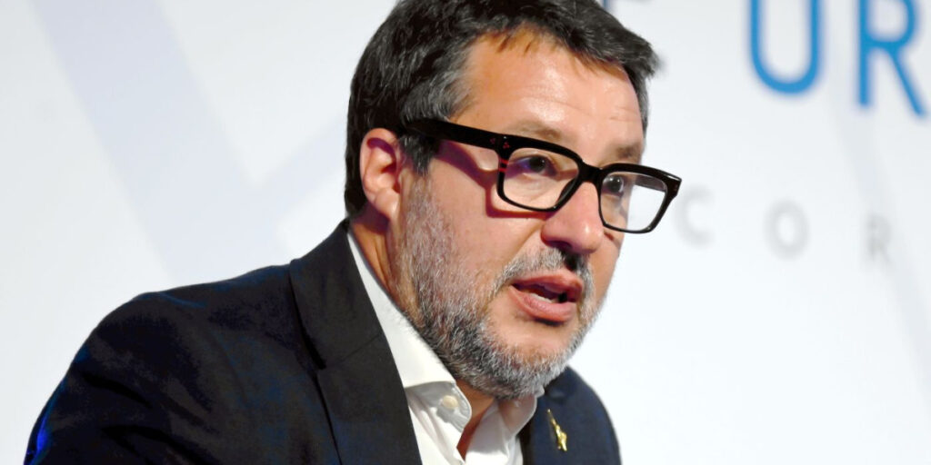 Salvini encerra Vannacci: «Continuo determinado». E dá o alarme sobre infraestrutura, mas está confiante na Ponte