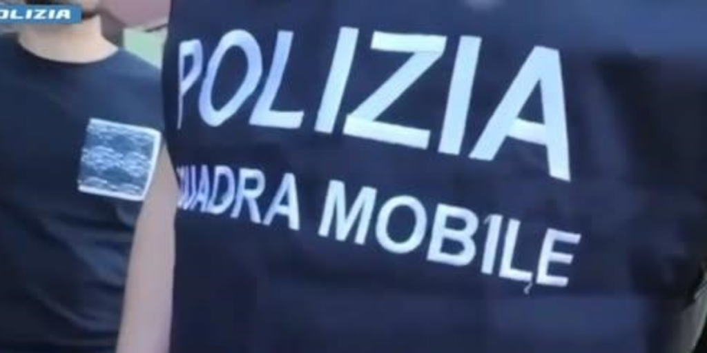 Um fugitivo de Siderno de 59 anos foi capturado em uma praia de Reggino. Ele era procurado por tráfico de cocaína em grande escala