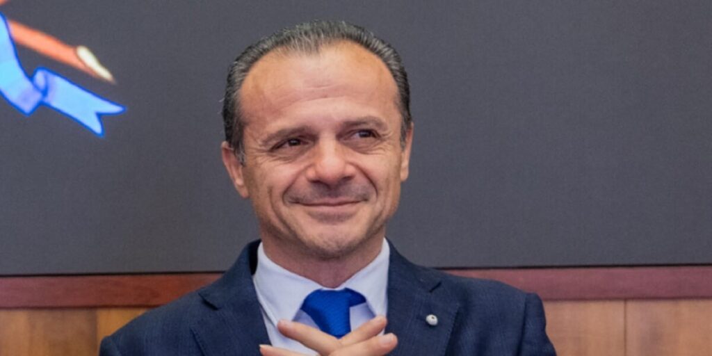 Messina, Cateno De Luca oficializa os 24 candidatos às eleições regionais: três listas no campo TODOS OS NOMES