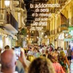 Taormina Music Awards, luzes especiais instaladas com versos de músicas de Vasco Rossi