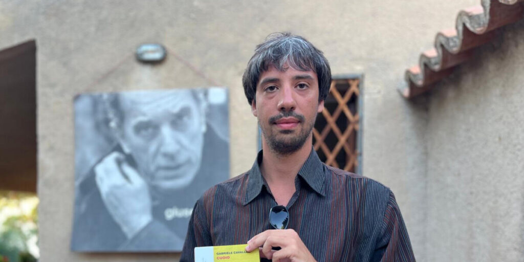 Gabriele Cavallini ganha o Prêmio Literário Giuseppe Berto 2026. A cerimônia de premiação no Capo Vaticano,