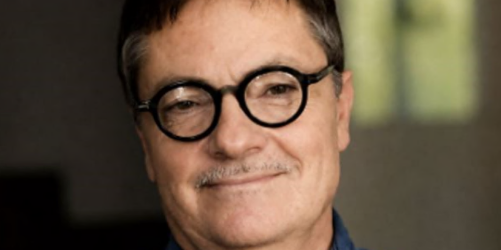 Aquele professor fascista que virou aluno do lindo romance de Alessandro Di Nuzzo