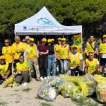 “Vamos limpar o mundo”, em Catanzaro mais de 100 quilos de lixo recolhidos num trecho de praia gratuita na zona de Giovino