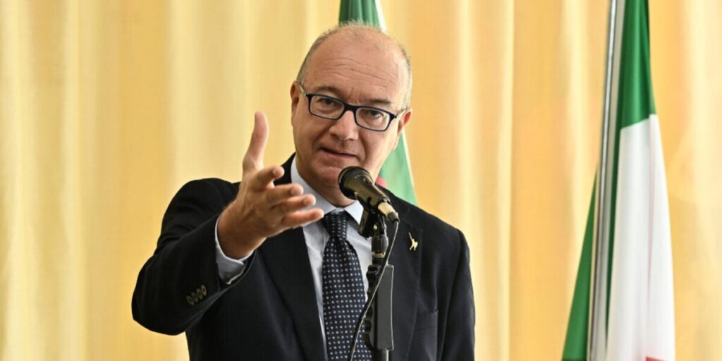 Escolares e estrangeiros: restrição de 30% apenas para quem não fala italiano, visando isenções