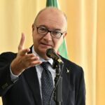 Escolares e estrangeiros: restrição de 30% apenas para quem não fala italiano, visando isenções
