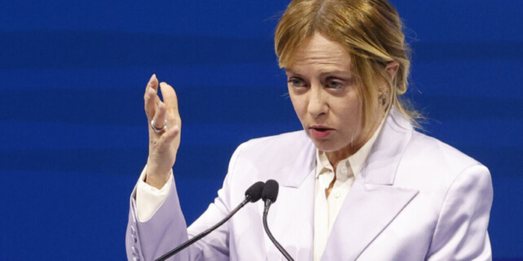 Meloni depois do sucesso em Reggio: «Centro-direita unida». Tajani: «FI vence sem dúvida», Craxi: «Sem efeito Vannacci»