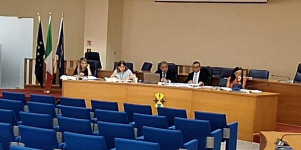 Calábria, o exame da proposta de reforma falha na Comissão de Transportes