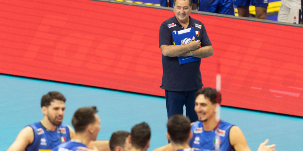 Campeonato Europeu de vôlei, a Itália de De Giorgi vence a Dinamarca sem preocupações: a Finlândia está nas quartas de final. Medo por Michieletto