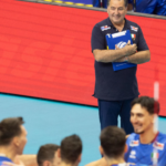 Campeonato Europeu de vôlei, a Itália de De Giorgi vence a Dinamarca sem preocupações: a Finlândia está nas quartas de final. Medo por Michieletto