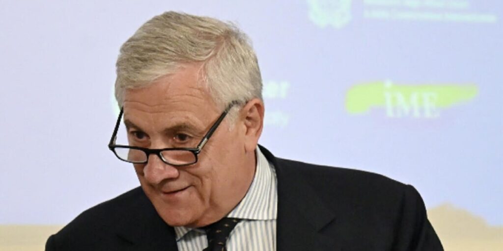 Conselhos de Tajani e seu filho sobre sua namorada, surge polêmica