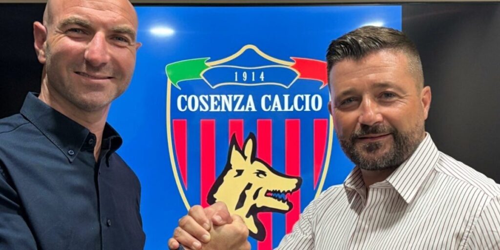 Cosenza viaja no ritmo da Série D, Giugliano (10 homens em 2-2) marca cinco e afunda o rossoblù