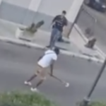 Crotone, cinco policiais feridos pelo jovem cidadão de fora da UE em estado psicofísico alterado: prognóstico de 30 dias